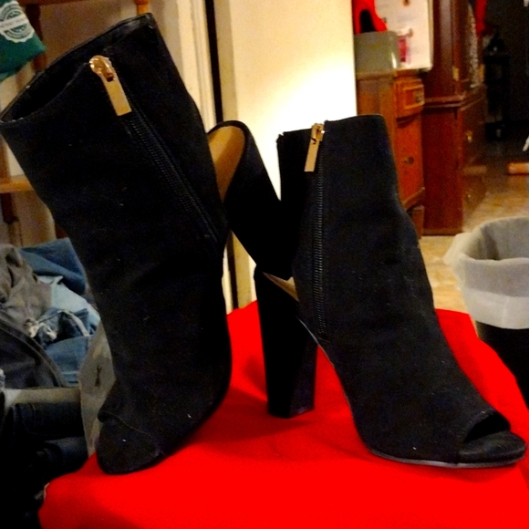 Black BaxBoo with Gold Zippers, Suede and size 7.5 - Picture 4 of 4